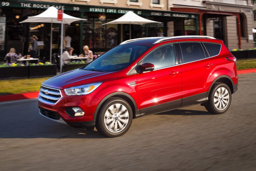  Ford Escape Titanium 2016 года  (фото 18 из 28)